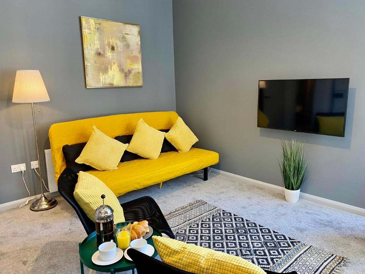 Beachside Bliss: Trendy Apartment near Bournemouth Exterior photo